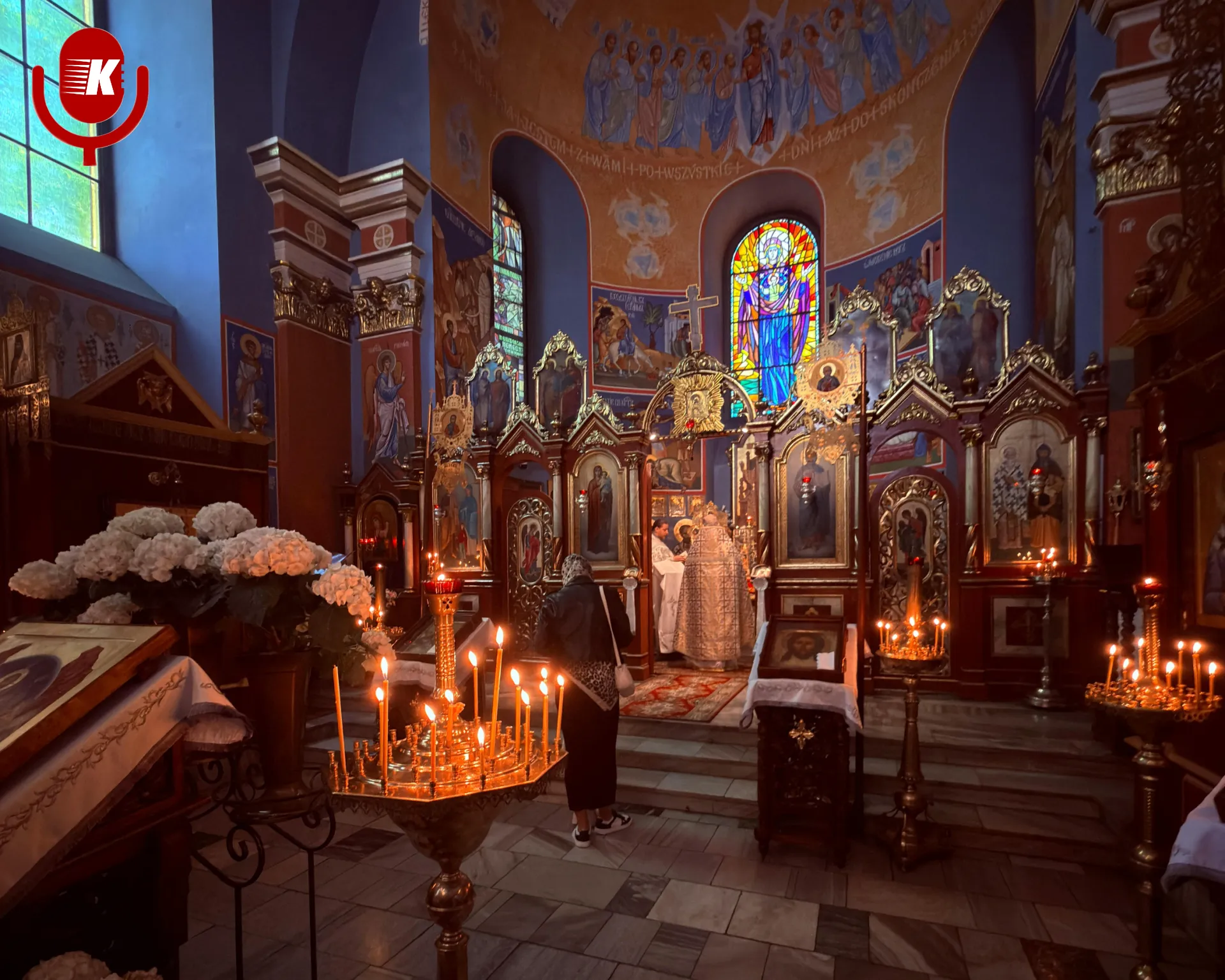 მართლმადიდებლური ეკლესიის შიდა სახე ვროცლავში — იკონოსტასი და სანთლები